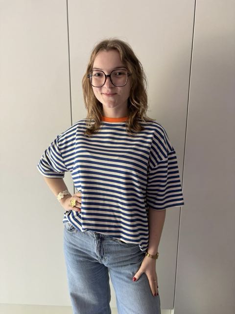 Gestreept T-shirt (Blauw met oranje kraagje)